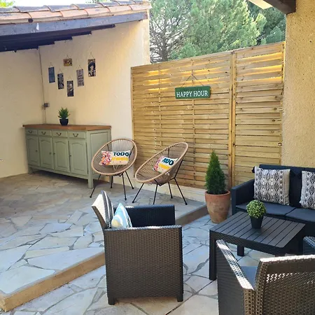 Maison Familiale Au Calme Avec Parking, Jardin Et à 3 Min De La Cité