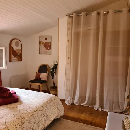 Maison Familiale Au Calme Avec Parking, Jardin Et à 3 Min De La Cité *
